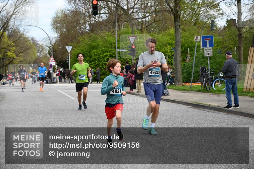 12.04.2026 - 45. Internationalen Wilhelmsburger Insellauf J. Mangold http://msf.ph/oto/9509156 12.04.2026 12:56:37 Ziel 5131, 5184, 5446, 4859, 5729, 5134, 3620, 4848, 5410, 4168, 4921, 4922, 4237, 5094, 4835, 5141, 5549, 5163, 5163, 5147, 3600, 2491, 3985, 4598, 3921, 5343, 3867, 5500, 5073, 5189, 3287, 4186, 4375, 3973, 4853 meine-sportfotos.de