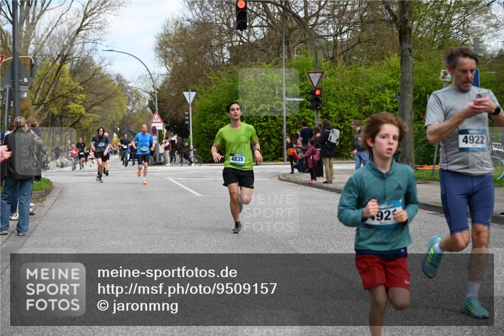 12.04.2026 - 45. Internationalen Wilhelmsburger Insellauf J. Mangold http://msf.ph/oto/9509157 12.04.2026 12:56:37 Ziel 5131, 5184, 5446, 4859, 5729, 5134, 3620, 4848, 5410, 4168, 4921, 4922, 4237, 5094, 4835, 5141, 5549, 5163, 5163, 5147, 3600, 2491, 3985, 4598, 3921, 5343, 3867, 5500, 5073, 5189, 3287, 4186, 4375, 3973, 4853 meine-sportfotos.de