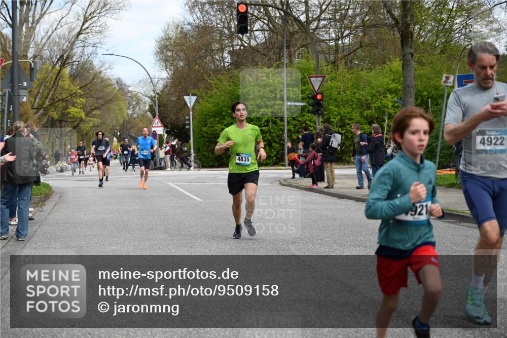 12.04.2026 - 45. Internationalen Wilhelmsburger Insellauf J. Mangold http://msf.ph/oto/9509158 12.04.2026 12:56:37 Ziel 5131, 5184, 5446, 4859, 5729, 5134, 3620, 4848, 5410, 4168, 4921, 4922, 4237, 5094, 4835, 5141, 5549, 5163, 5163, 5147, 3600, 2491, 3985, 4598, 3921, 5343, 3867, 5500, 5073, 5189, 3287, 4186, 4375, 3973, 4853 meine-sportfotos.de