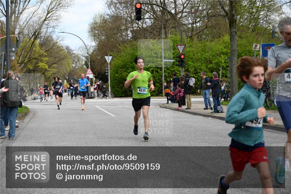 12.04.2026 - 45. Internationalen Wilhelmsburger Insellauf J. Mangold http://msf.ph/oto/9509159 12.04.2026 12:56:38 Ziel 5131, 5184, 5446, 4859, 5729, 5134, 3620, 4848, 5410, 4168, 4921, 4922, 4237, 5094, 4835, 5141, 5549, 5163, 5147, 3600, 2491, 3985, 4598, 3921, 5343, 3867, 5500, 5073, 5189, 3287, 4186, 4375, 3973, 4853, 4569 meine-sportfotos.de
