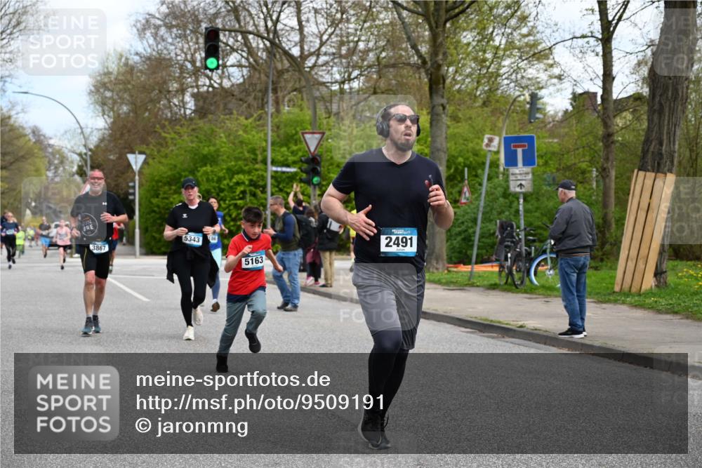 12.04.2026 - 45. Internationalen Wilhelmsburger Insellauf J. Mangold http://msf.ph/oto/9509191 12.04.2026 12:56:50 Ziel 4168, 4921, 4922, 4237, 5094, 4835, 5141, 5549, 5163, 5147, 3600, 2491, 3985, 4598, 3921, 5343, 3867, 5500, 5073, 5189, 3287, 4186, 4375, 3973, 4853, 4569, 4569, 2624, 5801, 4097, 5744, 4524, 4259, 5791, 5696, 4740 meine-sportfotos.de