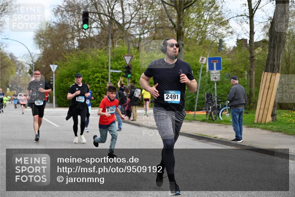 12.04.2026 - 45. Internationalen Wilhelmsburger Insellauf J. Mangold http://msf.ph/oto/9509192 12.04.2026 12:56:50 Ziel 4168, 4921, 4922, 4237, 5094, 4835, 5141, 5549, 5163, 5147, 3600, 2491, 3985, 4598, 3921, 5343, 3867, 5500, 5073, 5189, 3287, 4186, 4375, 3973, 4853, 4569, 4569, 2624, 5801, 4097, 5744, 4524, 4259, 5791, 5696, 4740 meine-sportfotos.de