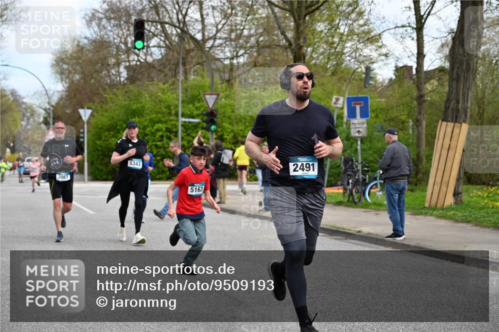 12.04.2026 - 45. Internationalen Wilhelmsburger Insellauf J. Mangold http://msf.ph/oto/9509193 12.04.2026 12:56:50 Ziel 4168, 4921, 4922, 4237, 5094, 4835, 5141, 5549, 5163, 5147, 3600, 2491, 3985, 4598, 3921, 5343, 3867, 5500, 5073, 5189, 3287, 4186, 4375, 3973, 4853, 4569, 4569, 2624, 5801, 4097, 5744, 4524, 4259, 5791, 5696, 4740 meine-sportfotos.de
