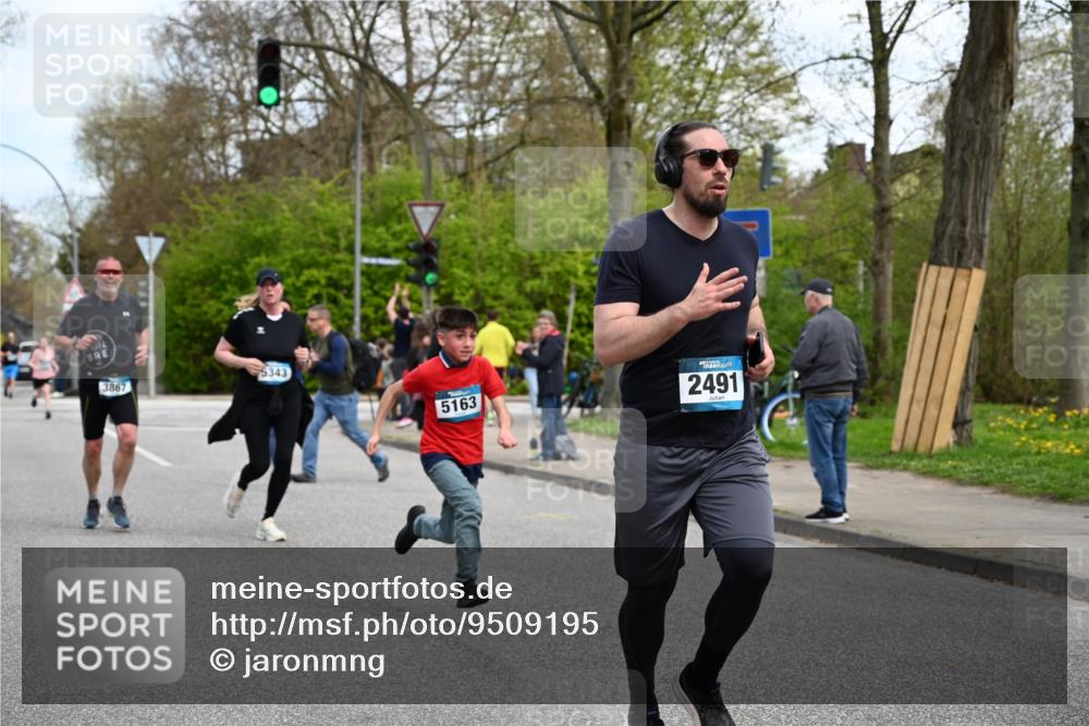 12.04.2026 - 45. Internationalen Wilhelmsburger Insellauf J. Mangold http://msf.ph/oto/9509195 12.04.2026 12:56:50 Ziel 4168, 4921, 4922, 4237, 5094, 4835, 5141, 5549, 5163, 5147, 3600, 2491, 3985, 4598, 3921, 5343, 3867, 5500, 5073, 5189, 3287, 4186, 4375, 3973, 4853, 4569, 4569, 2624, 5801, 4097, 5744, 4524, 4259, 5791, 5696, 4740 meine-sportfotos.de