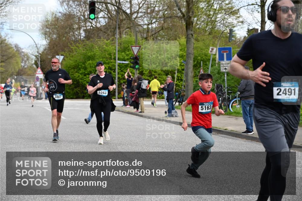 12.04.2026 - 45. Internationalen Wilhelmsburger Insellauf J. Mangold http://msf.ph/oto/9509196 12.04.2026 12:56:50 Ziel 4168, 4921, 4922, 4237, 5094, 4835, 5141, 5549, 5163, 5147, 3600, 2491, 3985, 4598, 3921, 5343, 3867, 5500, 5073, 5189, 3287, 4186, 4375, 3973, 4853, 4569, 4569, 2624, 5801, 4097, 5744, 4524, 4259, 5791, 5696, 4740 meine-sportfotos.de
