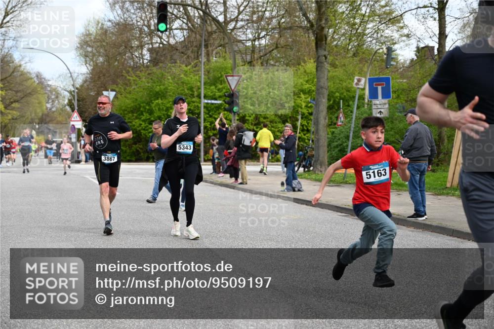 12.04.2026 - 45. Internationalen Wilhelmsburger Insellauf J. Mangold http://msf.ph/oto/9509197 12.04.2026 12:56:50 Ziel 4168, 4921, 4922, 4237, 5094, 4835, 5141, 5549, 5163, 5147, 3600, 2491, 3985, 4598, 3921, 5343, 3867, 5500, 5073, 5189, 3287, 4186, 4375, 3973, 4853, 4569, 4569, 2624, 5801, 4097, 5744, 4524, 4259, 5791, 5696, 4740 meine-sportfotos.de