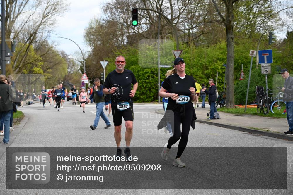 12.04.2026 - 45. Internationalen Wilhelmsburger Insellauf J. Mangold http://msf.ph/oto/9509208 12.04.2026 12:56:51 Ziel 4921, 4922, 4237, 5094, 4835, 5141, 5549, 5163, 5147, 3600, 2491, 3985, 4598, 3921, 5343, 3867, 3867, 5500, 5073, 5189, 3287, 4186, 4375, 3973, 4853, 4569, 2624, 2624, 5801, 4097, 5744, 4524, 4259, 5791, 5696, 4740, 4599 meine-sportfotos.de