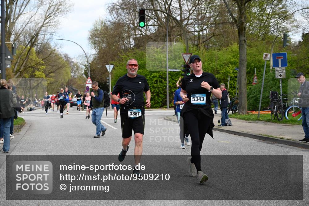 12.04.2026 - 45. Internationalen Wilhelmsburger Insellauf J. Mangold http://msf.ph/oto/9509210 12.04.2026 12:56:51 Ziel 4921, 4922, 4237, 5094, 4835, 5141, 5549, 5163, 5147, 3600, 2491, 3985, 4598, 3921, 5343, 3867, 3867, 5500, 5073, 5189, 3287, 4186, 4375, 3973, 4853, 4569, 2624, 2624, 5801, 4097, 5744, 4524, 4259, 5791, 5696, 4740, 4599 meine-sportfotos.de