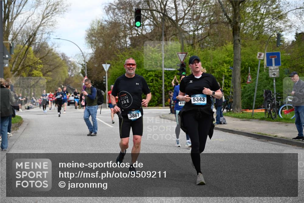 12.04.2026 - 45. Internationalen Wilhelmsburger Insellauf J. Mangold http://msf.ph/oto/9509211 12.04.2026 12:56:51 Ziel 4921, 4922, 4237, 5094, 4835, 5141, 5549, 5163, 5147, 3600, 2491, 3985, 4598, 3921, 5343, 3867, 3867, 5500, 5073, 5189, 3287, 4186, 4375, 3973, 4853, 4569, 2624, 2624, 5801, 4097, 5744, 4524, 4259, 5791, 5696, 4740, 4599 meine-sportfotos.de