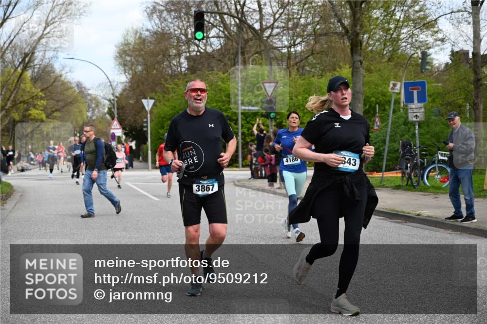 12.04.2026 - 45. Internationalen Wilhelmsburger Insellauf J. Mangold http://msf.ph/oto/9509212 12.04.2026 12:56:52 Ziel 4237, 5094, 4835, 5141, 5549, 5163, 5147, 3600, 2491, 3985, 4598, 3921, 5343, 3867, 5500, 5073, 5500, 5073, 5189, 3287, 4186, 4375, 3973, 4853, 4569, 2624, 5801, 4097, 5801, 4097, 5744, 4524, 4259, 5791, 5696, 4740, 4599, 5062, 4851, 5172, 4959 meine-sportfotos.de