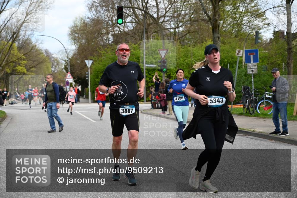 12.04.2026 - 45. Internationalen Wilhelmsburger Insellauf J. Mangold http://msf.ph/oto/9509213 12.04.2026 12:56:52 Ziel 4237, 5094, 4835, 5141, 5549, 5163, 5147, 3600, 2491, 3985, 4598, 3921, 5343, 3867, 5500, 5073, 5500, 5073, 5189, 3287, 4186, 4375, 3973, 4853, 4569, 2624, 5801, 4097, 5801, 4097, 5744, 4524, 4259, 5791, 5696, 4740, 4599, 5062, 4851, 5172, 4959 meine-sportfotos.de