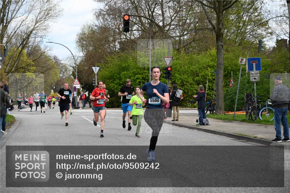 12.04.2026 - 45. Internationalen Wilhelmsburger Insellauf J. Mangold http://msf.ph/oto/9509242 12.04.2026 12:57:01 Ziel 5549, 5163, 5147, 3600, 2491, 3985, 4598, 3921, 5343, 3867, 5500, 5073, 5189, 3287, 4186, 4375, 3973, 4853, 4853, 4569, 2624, 5801, 4097, 5744, 4524, 4259, 5791, 5696, 4740, 4740, 4599, 5062, 4851, 5172, 4959, 5322, 5129, 3190 meine-sportfotos.de