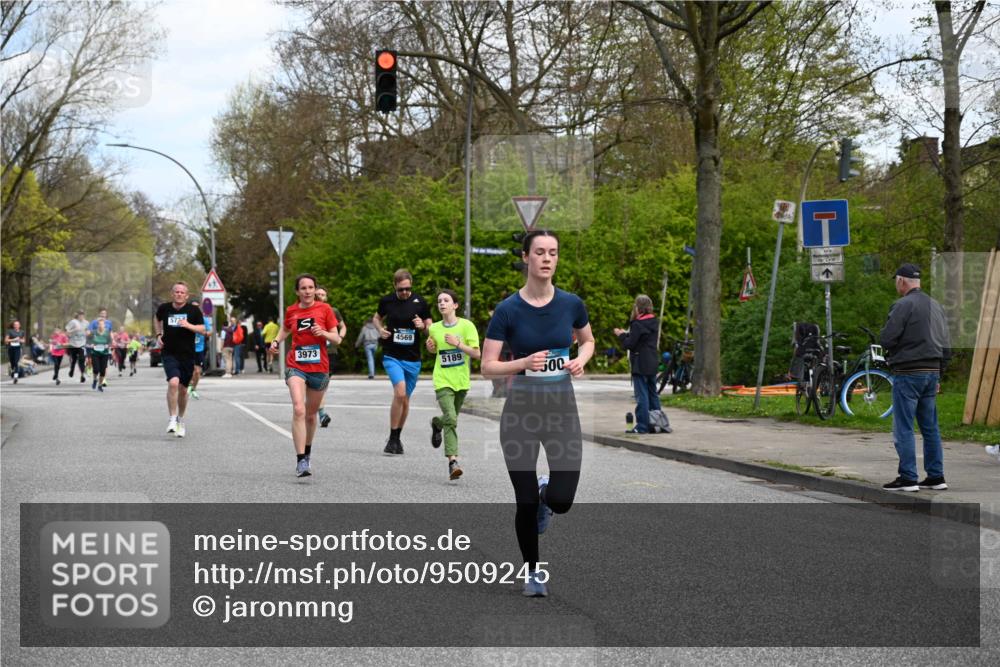 12.04.2026 - 45. Internationalen Wilhelmsburger Insellauf J. Mangold http://msf.ph/oto/9509245 12.04.2026 12:57:02 Ziel 5163, 5147, 3600, 2491, 3985, 4598, 3921, 5343, 3867, 5500, 5073, 5189, 3287, 4186, 4375, 3973, 4853, 4569, 4569, 2624, 5801, 4097, 5744, 4524, 4259, 5791, 5696, 4740, 4599, 5062, 4851, 5172, 4959, 5322, 5129, 3190, 5736, 3189 meine-sportfotos.de