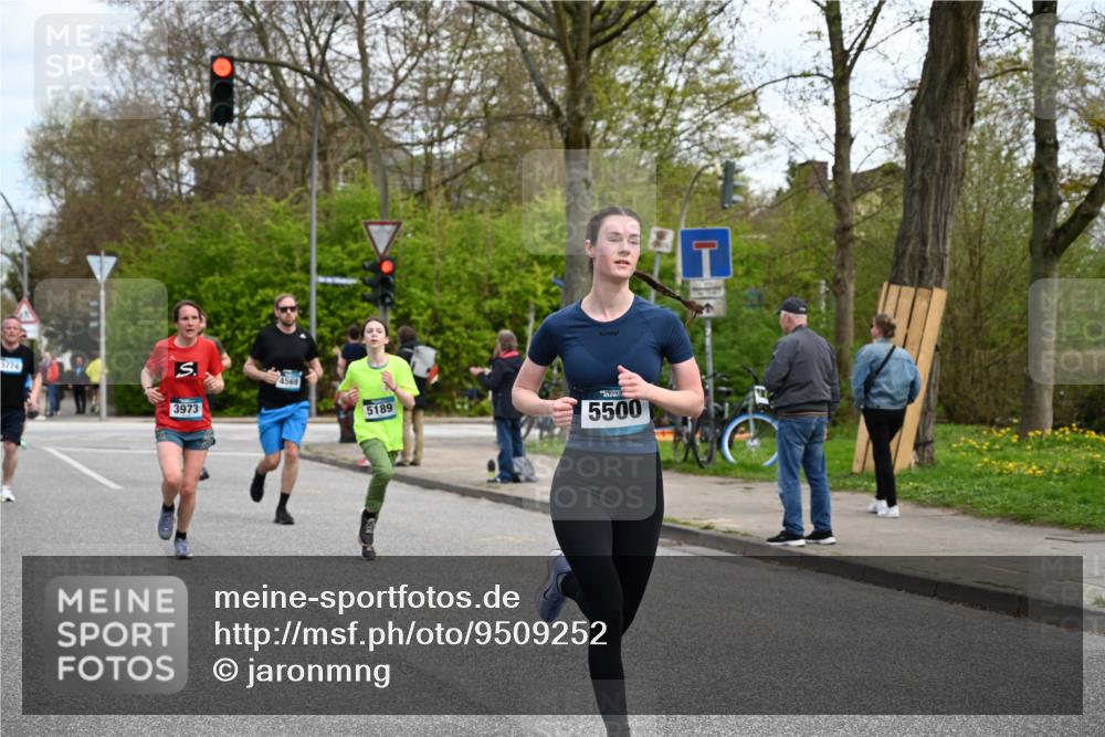 12.04.2026 - 45. Internationalen Wilhelmsburger Insellauf J. Mangold http://msf.ph/oto/9509252 12.04.2026 12:57:02 Ziel 5163, 5147, 3600, 2491, 3985, 4598, 3921, 5343, 3867, 5500, 5073, 5189, 3287, 4186, 4375, 3973, 4853, 4569, 4569, 2624, 5801, 4097, 5744, 4524, 4259, 5791, 5696, 4740, 4599, 5062, 4851, 5172, 4959, 5322, 5129, 3190, 5736, 3189 meine-sportfotos.de