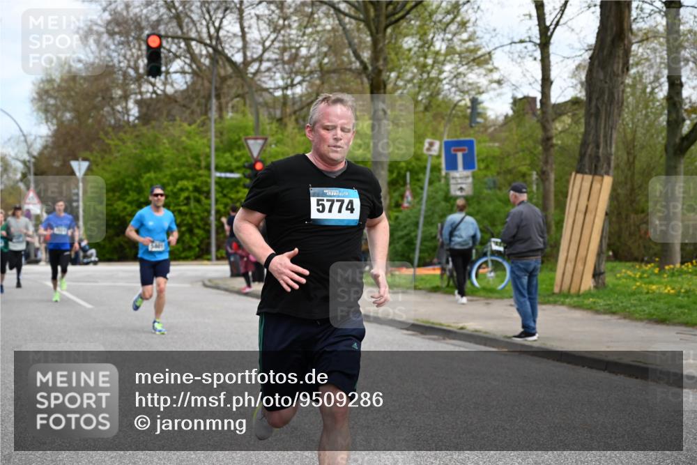 12.04.2026 - 45. Internationalen Wilhelmsburger Insellauf J. Mangold http://msf.ph/oto/9509286 12.04.2026 12:57:07 Ziel 2491, 3985, 4598, 3921, 5343, 3867, 5500, 5073, 5189, 3287, 4186, 4375, 3973, 4853, 4569, 2624, 5801, 4097, 5744, 5744, 4524, 4259, 5791, 5696, 4740, 4599, 5062, 4851, 5172, 4959, 5322, 5129, 3190, 5736, 3189, 5847, 3439, 5232, 5277, 3863, 4887 meine-sportfotos.de