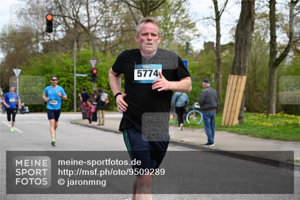 12.04.2026 - 45. Internationalen Wilhelmsburger Insellauf J. Mangold http://msf.ph/oto/9509289 12.04.2026 12:57:07 Ziel 2491, 3985, 4598, 3921, 5343, 3867, 5500, 5073, 5189, 3287, 4186, 4375, 3973, 4853, 4569, 2624, 5801, 4097, 5744, 5744, 4524, 4259, 5791, 5696, 4740, 4599, 5062, 4851, 5172, 4959, 5322, 5129, 3190, 5736, 3189, 5847, 3439, 5232, 5277, 3863, 4887 meine-sportfotos.de