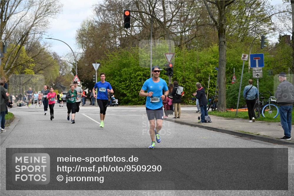 12.04.2026 - 45. Internationalen Wilhelmsburger Insellauf J. Mangold http://msf.ph/oto/9509290 12.04.2026 12:57:08 Ziel 3985, 4598, 3921, 5343, 3867, 5500, 5073, 5189, 3287, 4186, 4375, 3973, 4853, 4569, 2624, 5801, 4097, 5744, 4524, 4259, 5791, 5696, 4740, 4599, 5062, 4851, 5172, 4959, 5322, 5129, 3190, 5736, 3189, 5847, 3439, 5232, 5277, 3863, 4887 meine-sportfotos.de