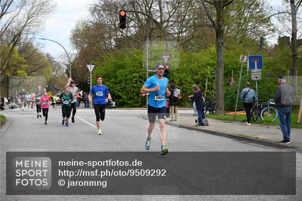 12.04.2026 - 45. Internationalen Wilhelmsburger Insellauf J. Mangold http://msf.ph/oto/9509292 12.04.2026 12:57:08 Ziel 3985, 4598, 3921, 5343, 3867, 5500, 5073, 5189, 3287, 4186, 4375, 3973, 4853, 4569, 2624, 5801, 4097, 5744, 4524, 4259, 5791, 5696, 4740, 4599, 5062, 4851, 5172, 4959, 5322, 5129, 3190, 5736, 3189, 5847, 3439, 5232, 5277, 3863, 4887 meine-sportfotos.de