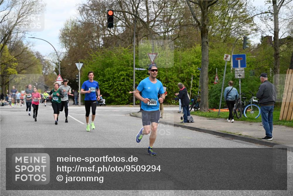 12.04.2026 - 45. Internationalen Wilhelmsburger Insellauf J. Mangold http://msf.ph/oto/9509294 12.04.2026 12:57:08 Ziel 3985, 4598, 3921, 5343, 3867, 5500, 5073, 5189, 3287, 4186, 4375, 3973, 4853, 4569, 2624, 5801, 4097, 5744, 4524, 4259, 5791, 5696, 4740, 4599, 5062, 4851, 5172, 4959, 5322, 5129, 3190, 5736, 3189, 5847, 3439, 5232, 5277, 3863, 4887 meine-sportfotos.de