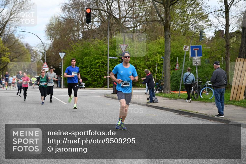 12.04.2026 - 45. Internationalen Wilhelmsburger Insellauf J. Mangold http://msf.ph/oto/9509295 12.04.2026 12:57:08 Ziel 3985, 4598, 3921, 5343, 3867, 5500, 5073, 5189, 3287, 4186, 4375, 3973, 4853, 4569, 2624, 5801, 4097, 5744, 4524, 4259, 5791, 5696, 4740, 4599, 5062, 4851, 5172, 4959, 5322, 5129, 3190, 5736, 3189, 5847, 3439, 5232, 5277, 3863, 4887 meine-sportfotos.de