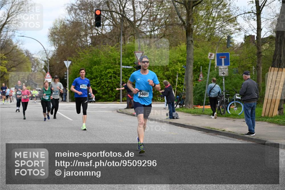 12.04.2026 - 45. Internationalen Wilhelmsburger Insellauf J. Mangold http://msf.ph/oto/9509296 12.04.2026 12:57:08 Ziel 3985, 4598, 3921, 5343, 3867, 5500, 5073, 5189, 3287, 4186, 4375, 3973, 4853, 4569, 2624, 5801, 4097, 5744, 4524, 4259, 5791, 5696, 4740, 4599, 5062, 4851, 5172, 4959, 5322, 5129, 3190, 5736, 3189, 5847, 3439, 5232, 5277, 3863, 4887 meine-sportfotos.de