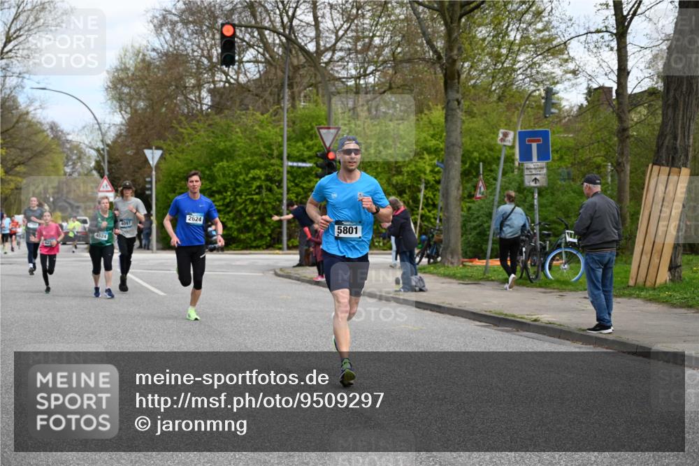 12.04.2026 - 45. Internationalen Wilhelmsburger Insellauf J. Mangold http://msf.ph/oto/9509297 12.04.2026 12:57:08 Ziel 3985, 4598, 3921, 5343, 3867, 5500, 5073, 5189, 3287, 4186, 4375, 3973, 4853, 4569, 2624, 5801, 4097, 5744, 4524, 4259, 5791, 5696, 4740, 4599, 5062, 4851, 5172, 4959, 5322, 5129, 3190, 5736, 3189, 5847, 3439, 5232, 5277, 3863, 4887 meine-sportfotos.de