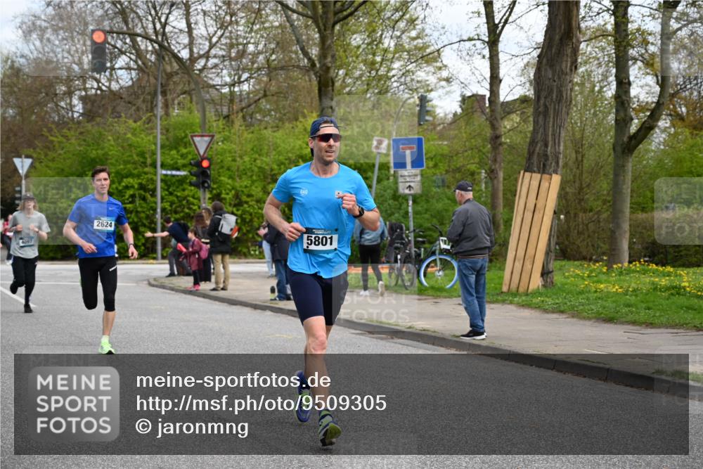 12.04.2026 - 45. Internationalen Wilhelmsburger Insellauf J. Mangold http://msf.ph/oto/9509305 12.04.2026 12:57:09 Ziel 3985, 4598, 3921, 5343, 3867, 5500, 5073, 5189, 3287, 4186, 4375, 3973, 4853, 4569, 2624, 5801, 4097, 5744, 4524, 4524, 4259, 5791, 5696, 4740, 4599, 5062, 4851, 5172, 4959, 5322, 5129, 3190, 5736, 3189, 5847, 3439, 5232, 5277, 3863, 4887 meine-sportfotos.de