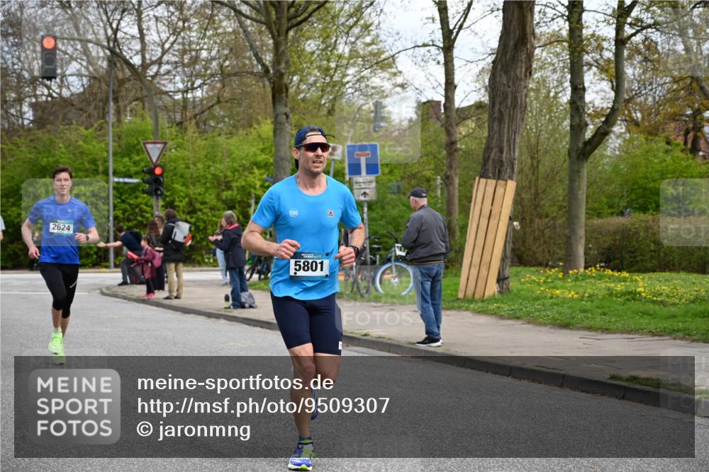 12.04.2026 - 45. Internationalen Wilhelmsburger Insellauf J. Mangold http://msf.ph/oto/9509307 12.04.2026 12:57:09 Ziel 3985, 4598, 3921, 5343, 3867, 5500, 5073, 5189, 3287, 4186, 4375, 3973, 4853, 4569, 2624, 5801, 4097, 5744, 4524, 4524, 4259, 5791, 5696, 4740, 4599, 5062, 4851, 5172, 4959, 5322, 5129, 3190, 5736, 3189, 5847, 3439, 5232, 5277, 3863, 4887 meine-sportfotos.de