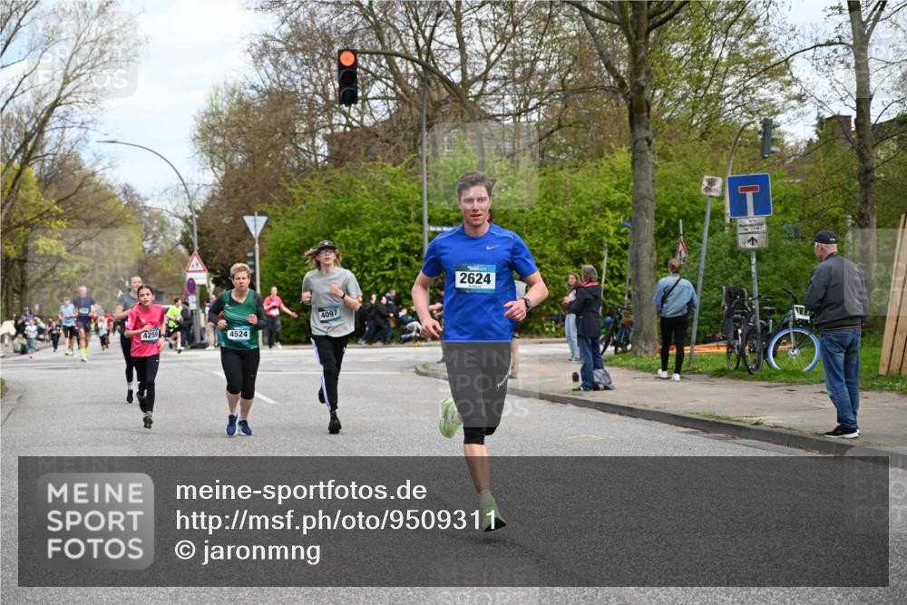 12.04.2026 - 45. Internationalen Wilhelmsburger Insellauf J. Mangold http://msf.ph/oto/9509311 12.04.2026 12:57:10 Ziel 3985, 4598, 3921, 5343, 3867, 5500, 5073, 5189, 3287, 4186, 4375, 3973, 4853, 4569, 2624, 5801, 4097, 5744, 4524, 4259, 4259, 5791, 5696, 4740, 4599, 5062, 4851, 5172, 4959, 5322, 5129, 3190, 5736, 3189, 5847, 3439, 5232, 5277, 3863, 4887 meine-sportfotos.de