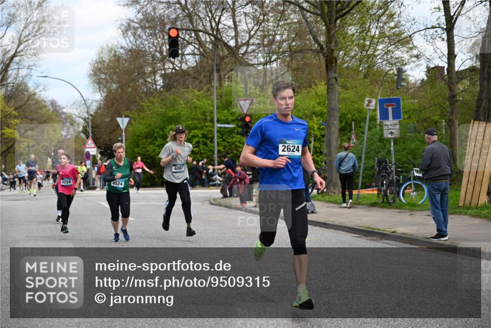 12.04.2026 - 45. Internationalen Wilhelmsburger Insellauf J. Mangold http://msf.ph/oto/9509315 12.04.2026 12:57:10 Ziel 3985, 4598, 3921, 5343, 3867, 5500, 5073, 5189, 3287, 4186, 4375, 3973, 4853, 4569, 2624, 5801, 4097, 5744, 4524, 4259, 4259, 5791, 5696, 4740, 4599, 5062, 4851, 5172, 4959, 5322, 5129, 3190, 5736, 3189, 5847, 3439, 5232, 5277, 3863, 4887 meine-sportfotos.de
