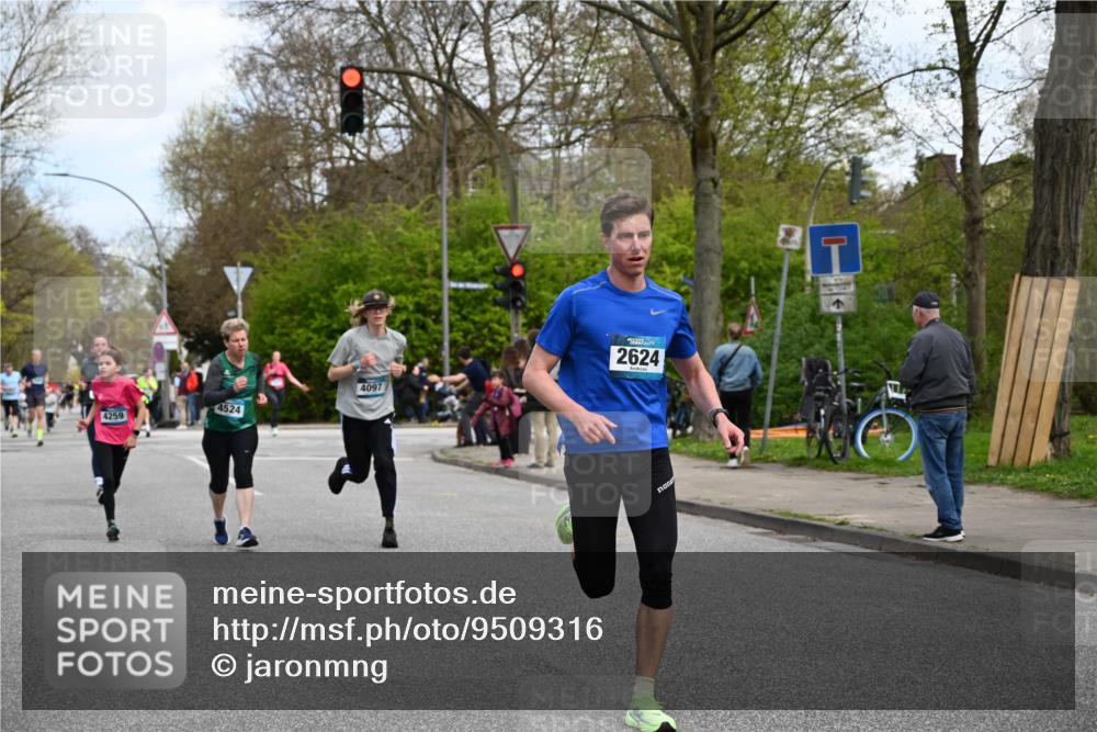 12.04.2026 - 45. Internationalen Wilhelmsburger Insellauf J. Mangold http://msf.ph/oto/9509316 12.04.2026 12:57:10 Ziel 3985, 4598, 3921, 5343, 3867, 5500, 5073, 5189, 3287, 4186, 4375, 3973, 4853, 4569, 2624, 5801, 4097, 5744, 4524, 4259, 4259, 5791, 5696, 4740, 4599, 5062, 4851, 5172, 4959, 5322, 5129, 3190, 5736, 3189, 5847, 3439, 5232, 5277, 3863, 4887 meine-sportfotos.de