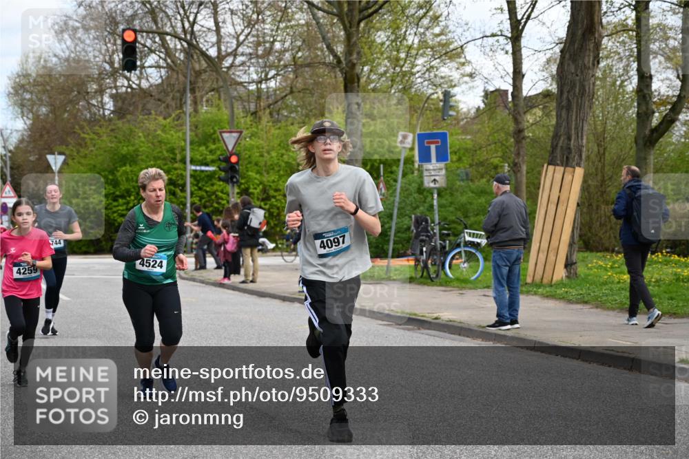 12.04.2026 - 45. Internationalen Wilhelmsburger Insellauf J. Mangold http://msf.ph/oto/9509333 12.04.2026 12:57:12 Ziel 3921, 5343, 3867, 5500, 5073, 5189, 3287, 4186, 4375, 3973, 4853, 4569, 2624, 5801, 4097, 5744, 4524, 4259, 5791, 5696, 5696, 4740, 4599, 5062, 4851, 5172, 4959, 5322, 5129, 3190, 5736, 3189, 5847, 3439, 5232, 5277, 3863, 4887, 4938, 3213 meine-sportfotos.de