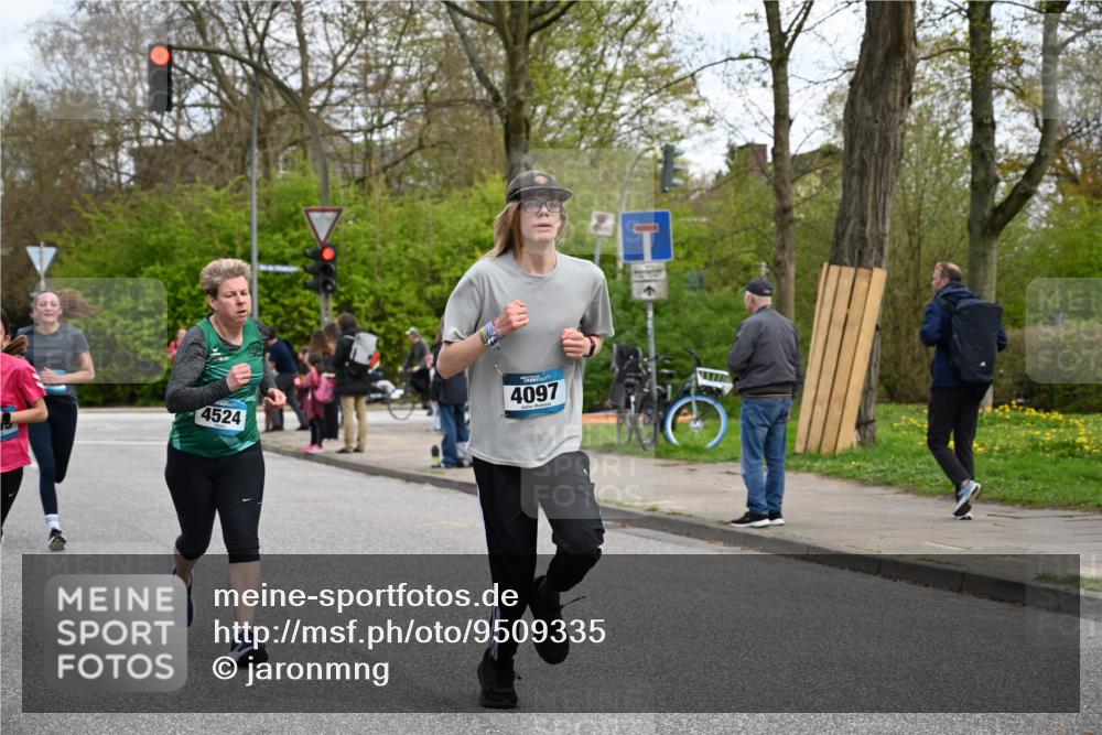 12.04.2026 - 45. Internationalen Wilhelmsburger Insellauf J. Mangold http://msf.ph/oto/9509335 12.04.2026 12:57:12 Ziel 3921, 5343, 3867, 5500, 5073, 5189, 3287, 4186, 4375, 3973, 4853, 4569, 2624, 5801, 4097, 5744, 4524, 4259, 5791, 5696, 5696, 4740, 4599, 5062, 4851, 5172, 4959, 5322, 5129, 3190, 5736, 3189, 5847, 3439, 5232, 5277, 3863, 4887, 4938, 3213 meine-sportfotos.de