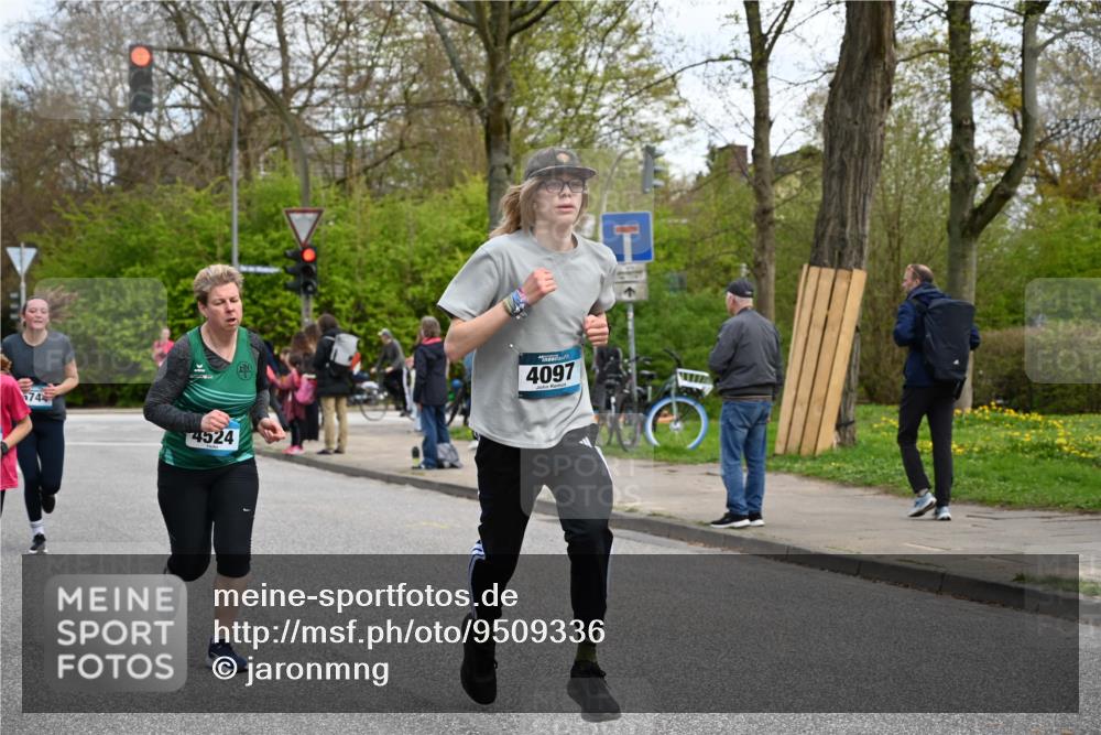 12.04.2026 - 45. Internationalen Wilhelmsburger Insellauf J. Mangold http://msf.ph/oto/9509336 12.04.2026 12:57:13 Ziel 3867, 5500, 5073, 5189, 3287, 4186, 4375, 3973, 4853, 4569, 2624, 5801, 4097, 5744, 4524, 4259, 5791, 5696, 4740, 4740, 4599, 5062, 4851, 5172, 4959, 5322, 5129, 3190, 5736, 3189, 5847, 3439, 5232, 5277, 3863, 4887, 4938, 3213, 2447 meine-sportfotos.de