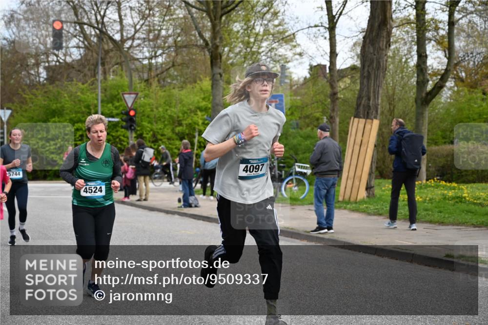 12.04.2026 - 45. Internationalen Wilhelmsburger Insellauf J. Mangold http://msf.ph/oto/9509337 12.04.2026 12:57:13 Ziel 3867, 5500, 5073, 5189, 3287, 4186, 4375, 3973, 4853, 4569, 2624, 5801, 4097, 5744, 4524, 4259, 5791, 5696, 4740, 4740, 4599, 5062, 4851, 5172, 4959, 5322, 5129, 3190, 5736, 3189, 5847, 3439, 5232, 5277, 3863, 4887, 4938, 3213, 2447 meine-sportfotos.de