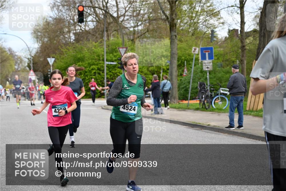 12.04.2026 - 45. Internationalen Wilhelmsburger Insellauf J. Mangold http://msf.ph/oto/9509339 12.04.2026 12:57:13 Ziel 3867, 5500, 5073, 5189, 3287, 4186, 4375, 3973, 4853, 4569, 2624, 5801, 4097, 5744, 4524, 4259, 5791, 5696, 4740, 4740, 4599, 5062, 4851, 5172, 4959, 5322, 5129, 3190, 5736, 3189, 5847, 3439, 5232, 5277, 3863, 4887, 4938, 3213, 2447 meine-sportfotos.de