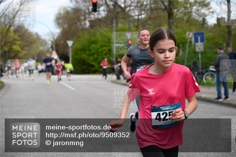 12.04.2026 - 45. Internationalen Wilhelmsburger Insellauf J. Mangold http://msf.ph/oto/9509352 12.04.2026 12:57:14 Ziel 3867, 5500, 5073, 5189, 3287, 4186, 4375, 3973, 4853, 4569, 2624, 5801, 4097, 5744, 4524, 4259, 5791, 5696, 4740, 4599, 5062, 4851, 5172, 4959, 5322, 5129, 3190, 5736, 3189, 5736, 3189, 5847, 3439, 5232, 5277, 3863, 4887, 4938, 3213, 2447 meine-sportfotos.de