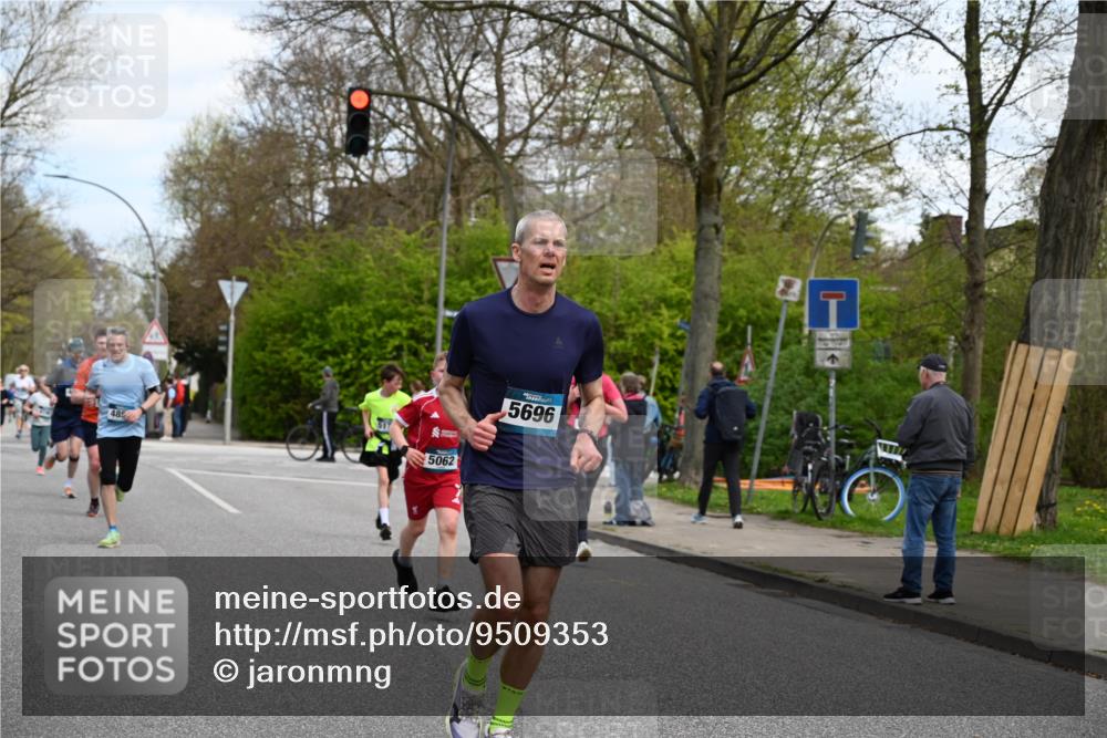 12.04.2026 - 45. Internationalen Wilhelmsburger Insellauf J. Mangold http://msf.ph/oto/9509353 12.04.2026 12:57:20 Ziel 3973, 4853, 4569, 2624, 5801, 4097, 5744, 4524, 4259, 5791, 5696, 4740, 4599, 5062, 4851, 5172, 4959, 5322, 5129, 3190, 5736, 3189, 5847, 3439, 5232, 5277, 3863, 4887, 4938, 3213, 2447, 5211 meine-sportfotos.de