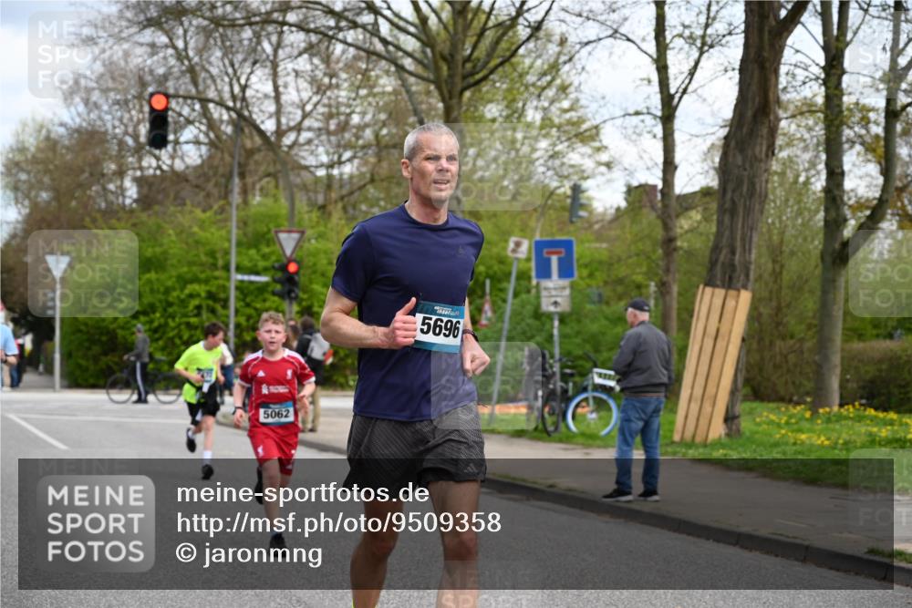 12.04.2026 - 45. Internationalen Wilhelmsburger Insellauf J. Mangold http://msf.ph/oto/9509358 12.04.2026 12:57:20 Ziel 3973, 4853, 4569, 2624, 5801, 4097, 5744, 4524, 4259, 5791, 5696, 4740, 4599, 5062, 4851, 5172, 4959, 5322, 5129, 3190, 5736, 3189, 5847, 3439, 5232, 5277, 3863, 4887, 4938, 3213, 2447, 5211 meine-sportfotos.de