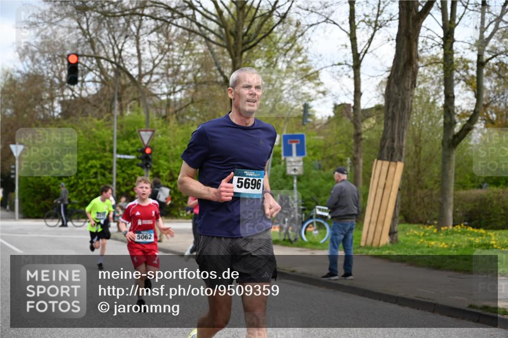 12.04.2026 - 45. Internationalen Wilhelmsburger Insellauf J. Mangold http://msf.ph/oto/9509359 12.04.2026 12:57:20 Ziel 3973, 4853, 4569, 2624, 5801, 4097, 5744, 4524, 4259, 5791, 5696, 4740, 4599, 5062, 4851, 5172, 4959, 5322, 5129, 3190, 5736, 3189, 5847, 3439, 5232, 5277, 3863, 4887, 4938, 3213, 2447, 5211 meine-sportfotos.de