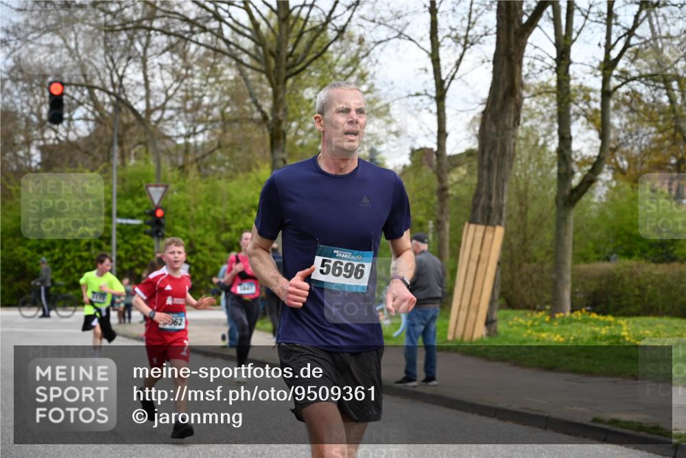 12.04.2026 - 45. Internationalen Wilhelmsburger Insellauf J. Mangold http://msf.ph/oto/9509361 12.04.2026 12:57:20 Ziel 3973, 4853, 4569, 2624, 5801, 4097, 5744, 4524, 4259, 5791, 5696, 4740, 4599, 5062, 4851, 5172, 4959, 5322, 5129, 3190, 5736, 3189, 5847, 3439, 5232, 5277, 3863, 4887, 4938, 3213, 2447, 5211 meine-sportfotos.de
