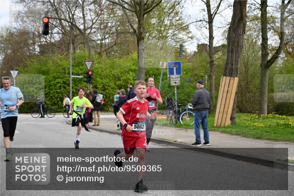 12.04.2026 - 45. Internationalen Wilhelmsburger Insellauf J. Mangold http://msf.ph/oto/9509365 12.04.2026 12:57:21 Ziel 3973, 4853, 4569, 2624, 5801, 4097, 5744, 4524, 4259, 5791, 5696, 4740, 4599, 5062, 4851, 5172, 4959, 5322, 5129, 3190, 5736, 3189, 5847, 3439, 5232, 5277, 3863, 4887, 4938, 3213, 2447, 5211, 4968, 2707 meine-sportfotos.de