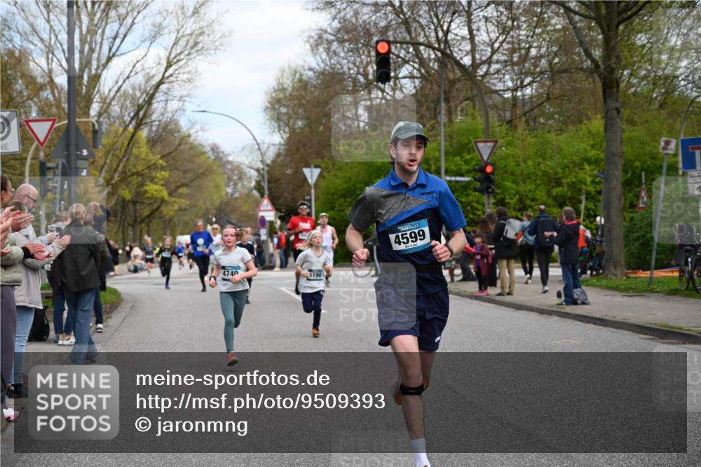 12.04.2026 - 45. Internationalen Wilhelmsburger Insellauf J. Mangold http://msf.ph/oto/9509393 12.04.2026 12:57:24 Ziel 4853, 4569, 2624, 5801, 4097, 5744, 4524, 4259, 5791, 5696, 4740, 4599, 5062, 4851, 5172, 4959, 5322, 5129, 3190, 5736, 3189, 5847, 3439, 5232, 5277, 3863, 4887, 4938, 3213, 2447, 5211, 4968, 2707, 5169 meine-sportfotos.de