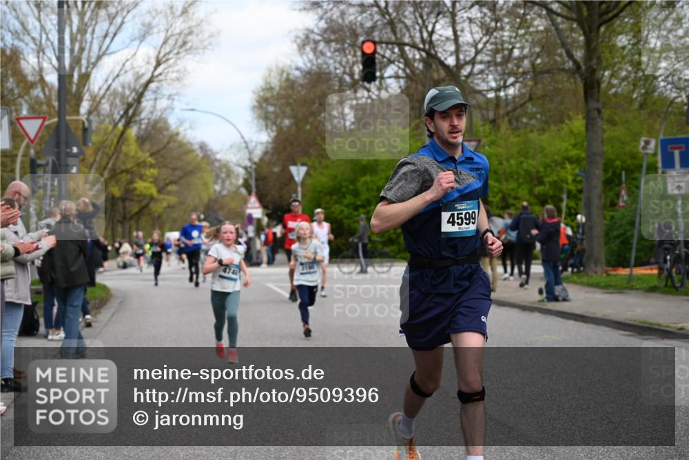 12.04.2026 - 45. Internationalen Wilhelmsburger Insellauf J. Mangold http://msf.ph/oto/9509396 12.04.2026 12:57:24 Ziel 4853, 4569, 2624, 5801, 4097, 5744, 4524, 4259, 5791, 5696, 4740, 4599, 5062, 4851, 5172, 4959, 5322, 5129, 3190, 5736, 3189, 5847, 3439, 5232, 5277, 3863, 4887, 4938, 3213, 2447, 5211, 4968, 2707, 5169 meine-sportfotos.de