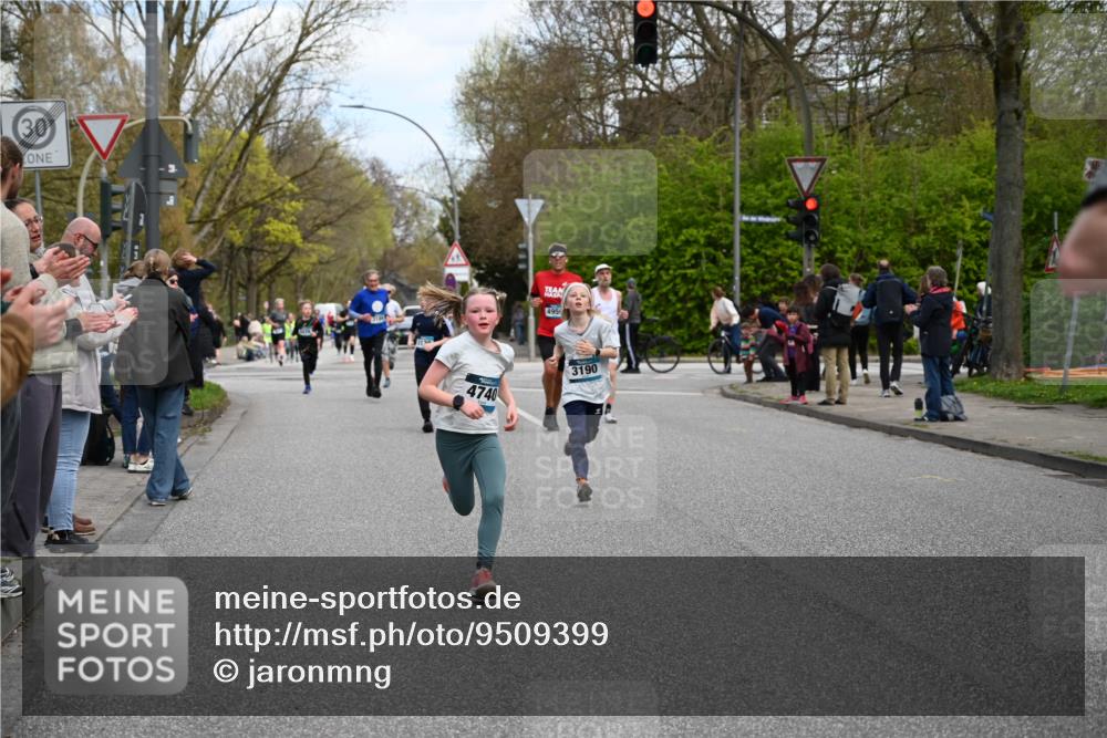 12.04.2026 - 45. Internationalen Wilhelmsburger Insellauf J. Mangold http://msf.ph/oto/9509399 12.04.2026 12:57:25 Ziel 4853, 4569, 2624, 5801, 4097, 5744, 4524, 4259, 5791, 5696, 4740, 4599, 5062, 4851, 5172, 4959, 5322, 5129, 3190, 5736, 3189, 5847, 3439, 5232, 5277, 3863, 4887, 4938, 3213, 2447, 2447, 5211, 4968, 2707, 5169 meine-sportfotos.de