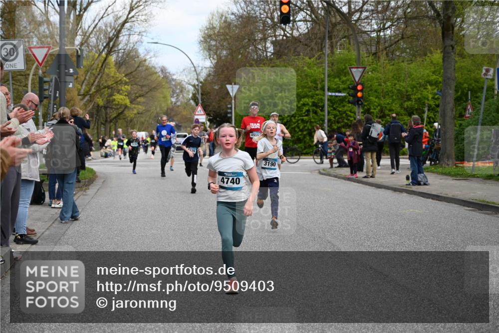 12.04.2026 - 45. Internationalen Wilhelmsburger Insellauf J. Mangold http://msf.ph/oto/9509403 12.04.2026 12:57:25 Ziel 4853, 4569, 2624, 5801, 4097, 5744, 4524, 4259, 5791, 5696, 4740, 4599, 5062, 4851, 5172, 4959, 5322, 5129, 3190, 5736, 3189, 5847, 3439, 5232, 5277, 3863, 4887, 4938, 3213, 2447, 2447, 5211, 4968, 2707, 5169 meine-sportfotos.de