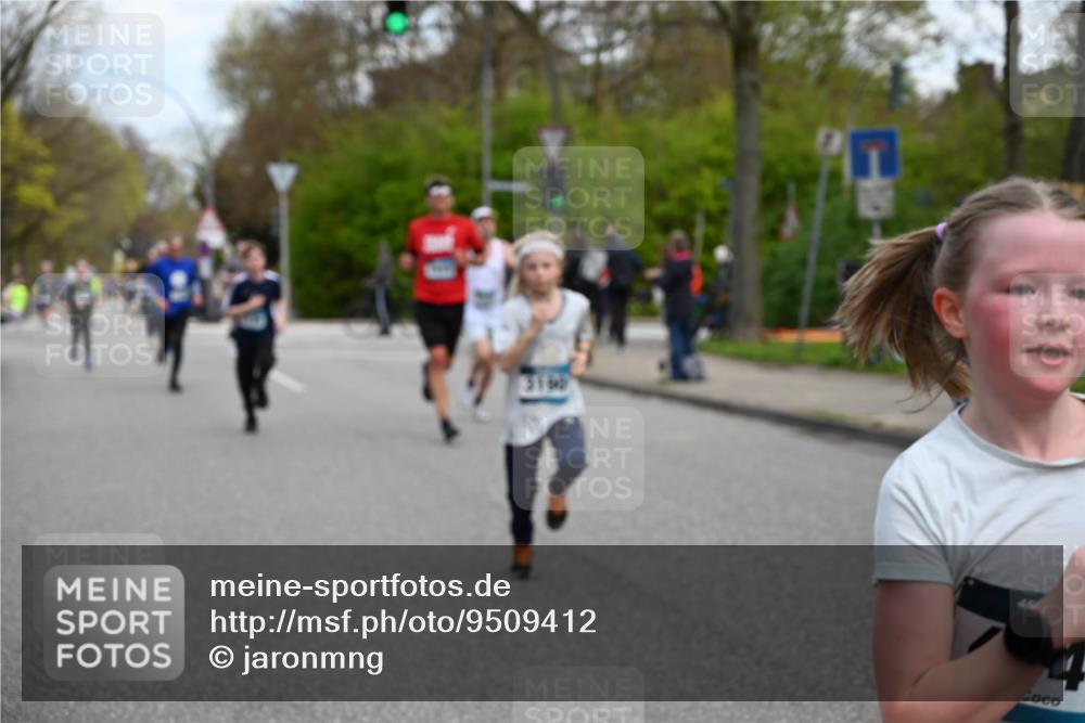12.04.2026 - 45. Internationalen Wilhelmsburger Insellauf J. Mangold http://msf.ph/oto/9509412 12.04.2026 12:57:26 Ziel 4853, 4569, 2624, 5801, 4097, 5744, 4524, 4259, 5791, 5696, 4740, 4599, 5062, 4851, 5172, 4959, 5322, 5129, 3190, 5736, 3189, 5736, 3189, 5847, 3439, 5232, 5277, 3863, 4887, 4938, 3213, 2447, 5211, 4968, 2707, 5169, 5214 meine-sportfotos.de
