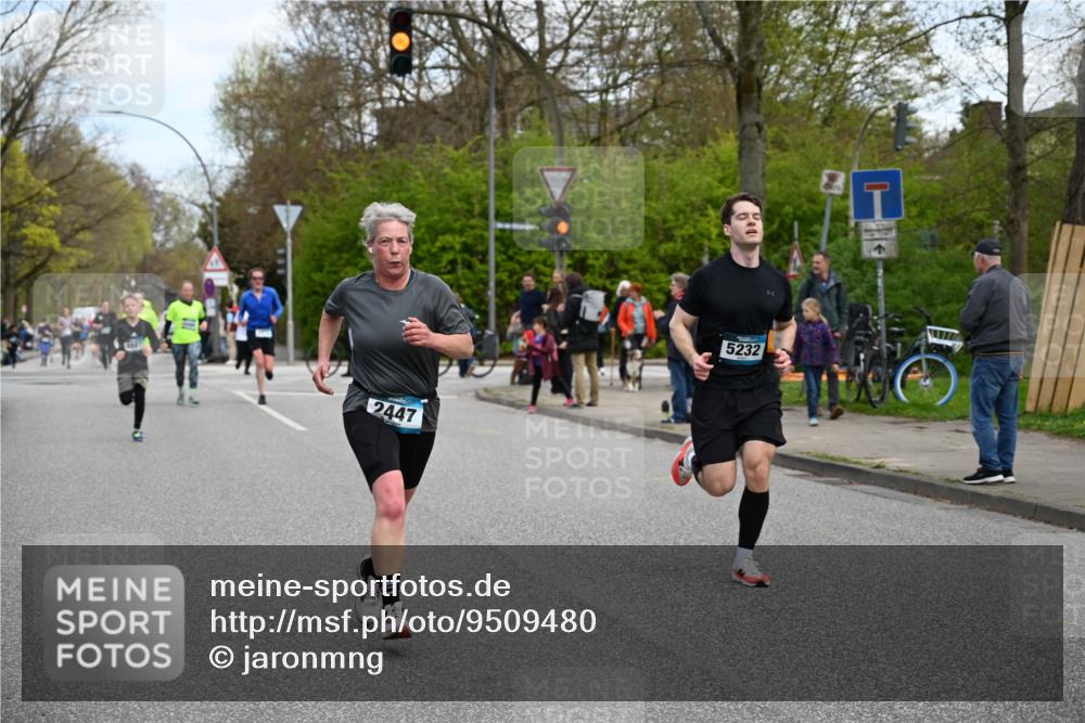 12.04.2026 - 45. Internationalen Wilhelmsburger Insellauf J. Mangold http://msf.ph/oto/9509480 12.04.2026 12:57:38 Ziel 4740, 4599, 5062, 4851, 5172, 4959, 5322, 5129, 3190, 5736, 3189, 5847, 3439, 5232, 5277, 3863, 4887, 4938, 3213, 2447, 5211, 4968, 2707, 5169, 5214, 5214, 4955, 3396, 5228, 5689, 2771, 5687, 2058, 3152, 4535, 5260, 2493, 2550, 3479 meine-sportfotos.de