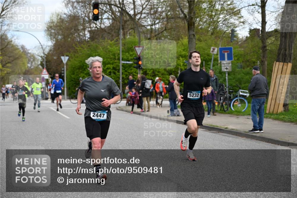 12.04.2026 - 45. Internationalen Wilhelmsburger Insellauf J. Mangold http://msf.ph/oto/9509481 12.04.2026 12:57:38 Ziel 4740, 4599, 5062, 4851, 5172, 4959, 5322, 5129, 3190, 5736, 3189, 5847, 3439, 5232, 5277, 3863, 4887, 4938, 3213, 2447, 5211, 4968, 2707, 5169, 5214, 5214, 4955, 3396, 5228, 5689, 2771, 5687, 2058, 3152, 4535, 5260, 2493, 2550, 3479 meine-sportfotos.de