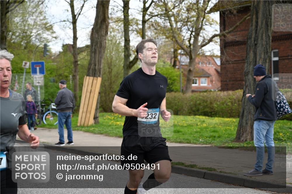 12.04.2026 - 45. Internationalen Wilhelmsburger Insellauf J. Mangold http://msf.ph/oto/9509491 12.04.2026 12:57:39 Ziel 4599, 5062, 4851, 5172, 4959, 5322, 5129, 3190, 5736, 3189, 5847, 3439, 5232, 5277, 3863, 4887, 4938, 3213, 2447, 5211, 4968, 2707, 5169, 5214, 4955, 3396, 5228, 5689, 2771, 5687, 2058, 3152, 4535, 5260, 2493, 2550, 3479 meine-sportfotos.de